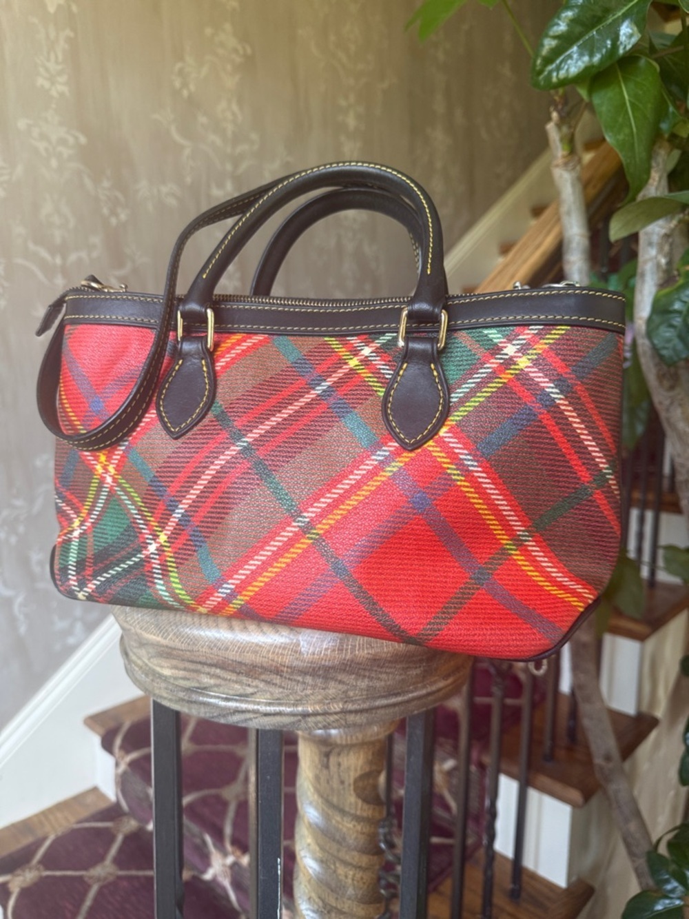 DOONEY & BOURKE ladies, red plaid purse, excellent condition - Picture 7 of 10